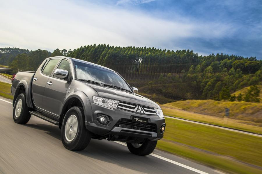  Mitsubishi L200 Triton HLS Chrome Edition 2015 года  (фото 20 из 24)